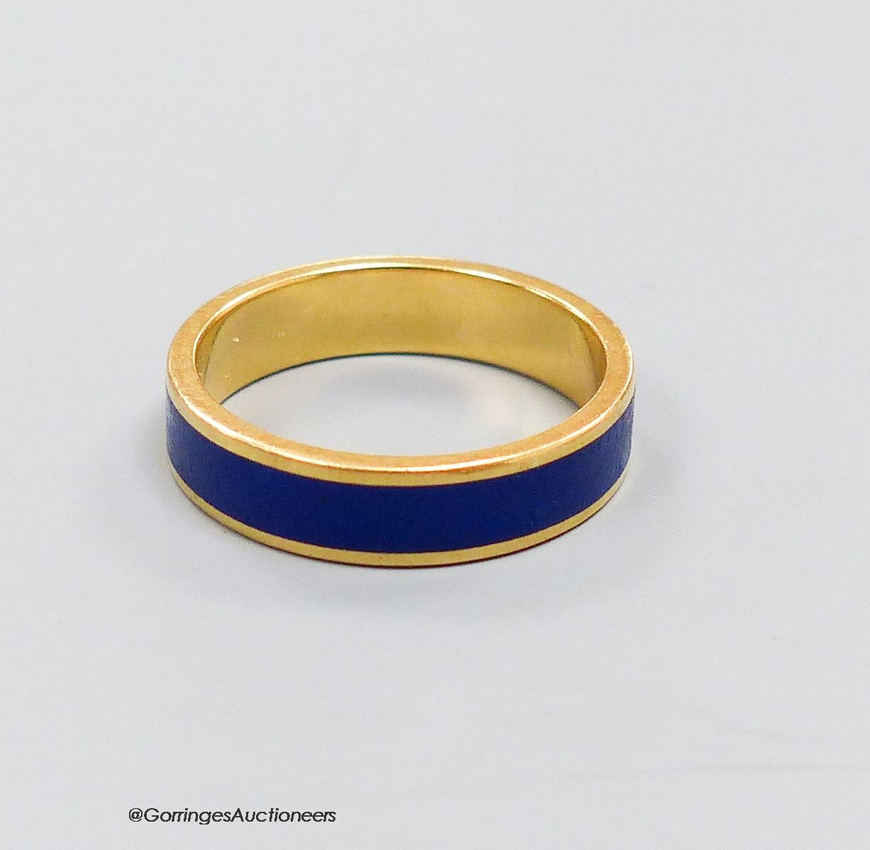 An 18ct. gold and blue enamel ring, size J, 3.9g.